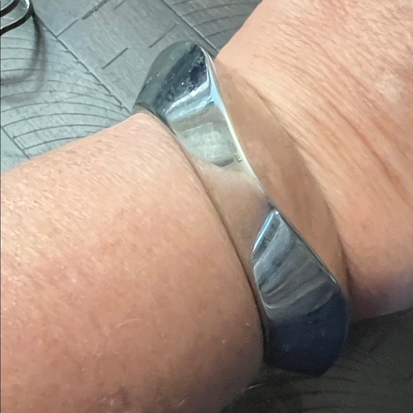 3 Silver colored Bracelets - Picture 13 of 13